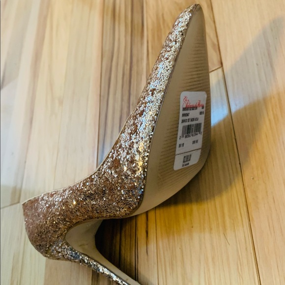 NWT Steve Madden pointed toe gold glitter. - Picture 4 of 8